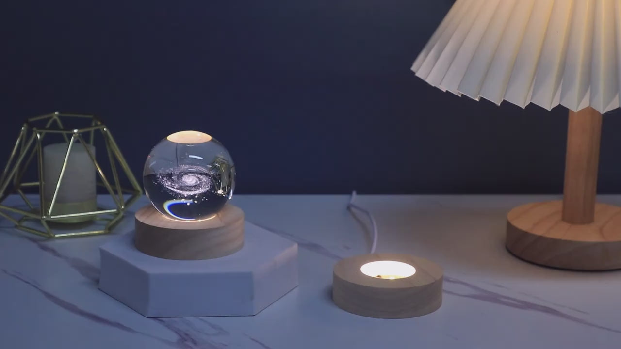 Crystal Ball Night Light Glowing Planet Galaxy Astronaut 3d Moon Table Lamp Usb (random Design)